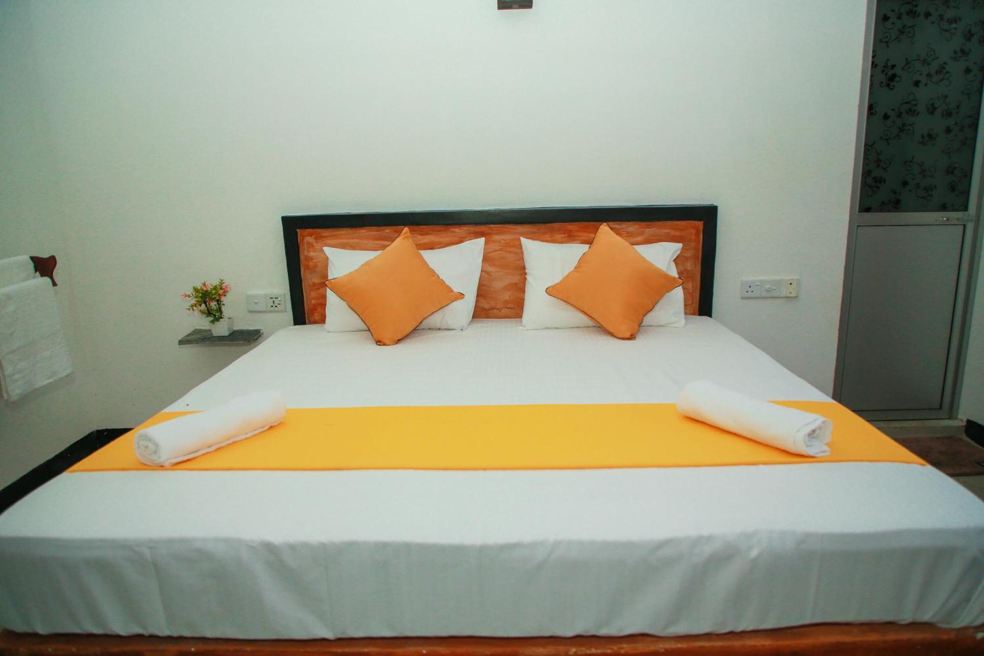 Samee Dream Guest Hotel Мидигама Ийст Екстериор снимка